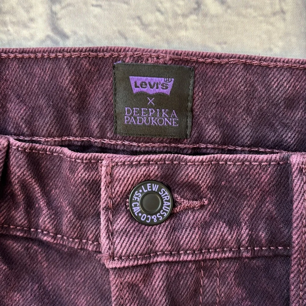 Levi’s X Deepika Padukone Straight Leg High Waisted Purple Denim Jeans Size 30 - Picture 5 of 16